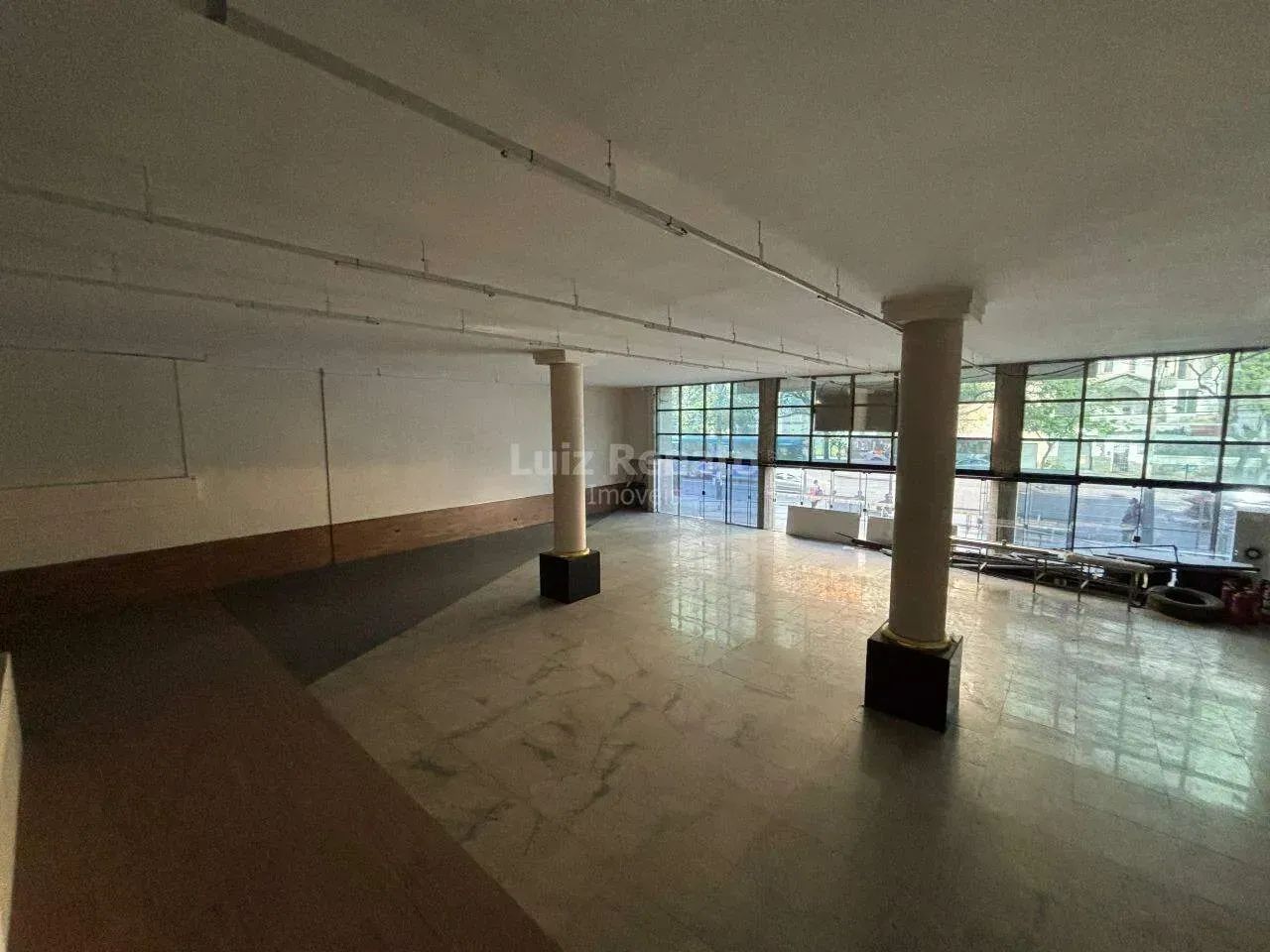 Prédio Comercial com Estacionamento Amplo para Locação  Barro Preto - Foto 2