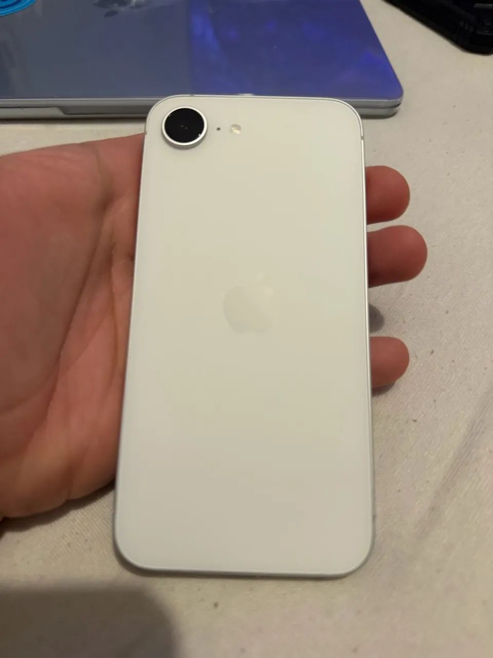 iPhone 16e 256 / 6 meses de uso 