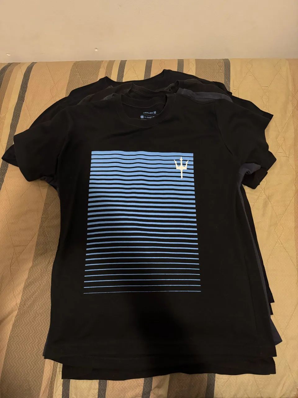 Osklen Camisas Pretas e Laranja