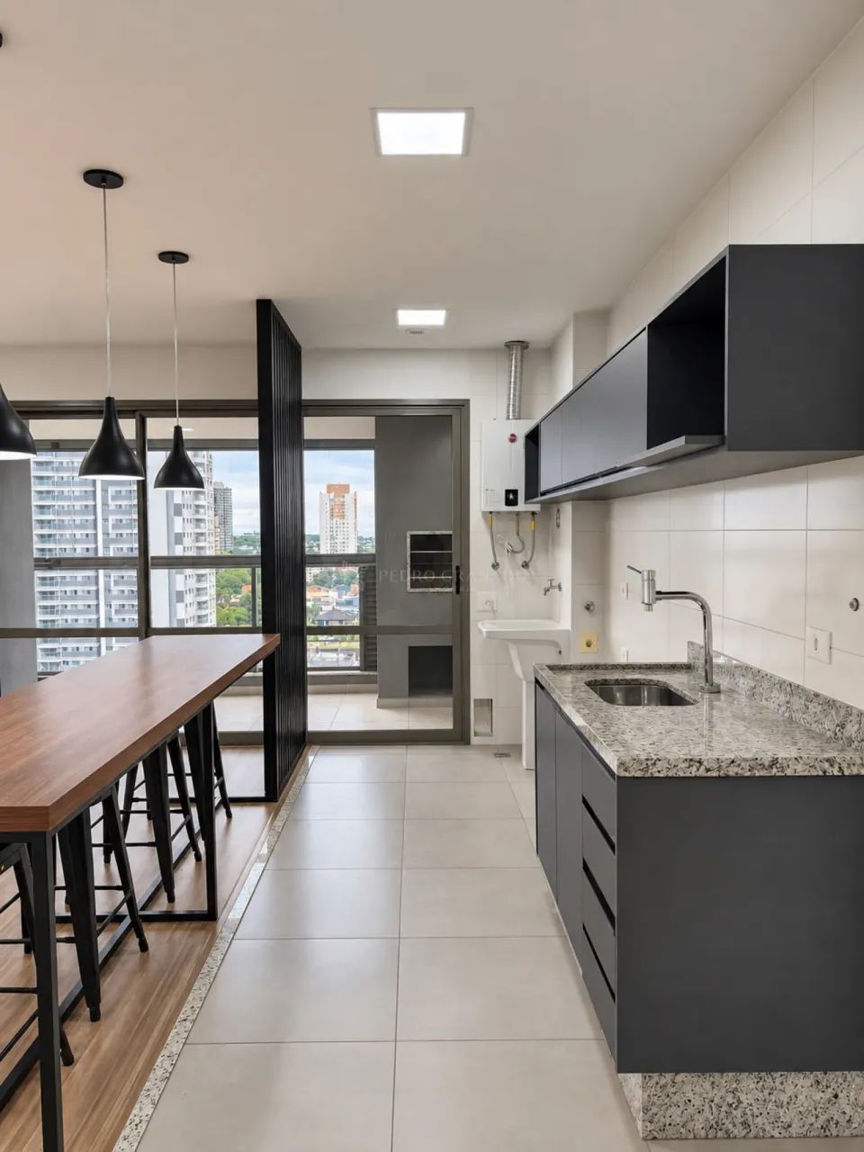 Apartamento com Planejados nos Quartos e Cozinha + Sacada com Churrasqueira - Foto 5