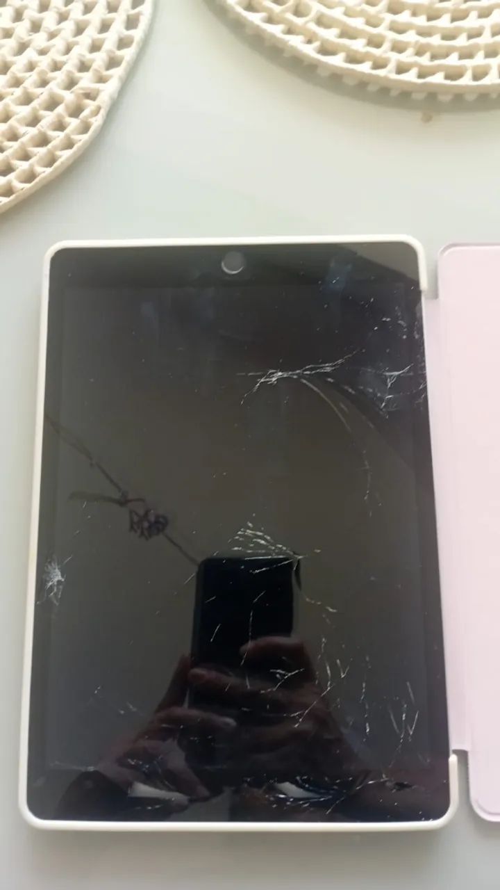 iPad 9ª Geração 64GB Prata - Vidro Trincado - Funcionando - Foto 3
