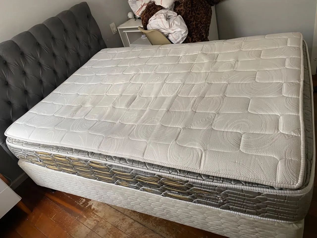 Vendo cama casal + cabeceira estofada 