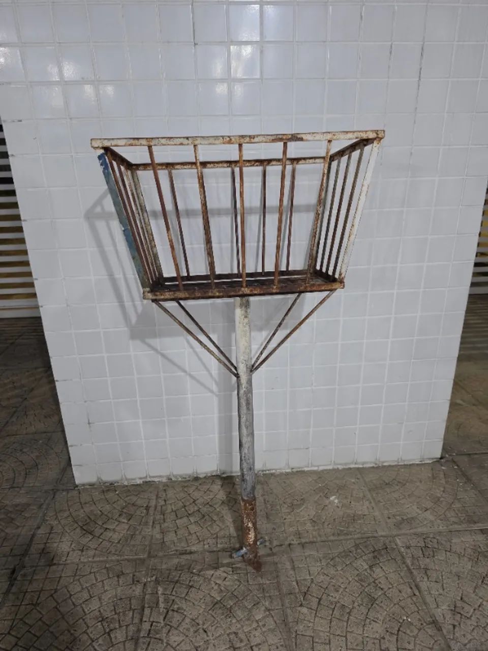 Lixeira de Rua/Calçada de Ferro