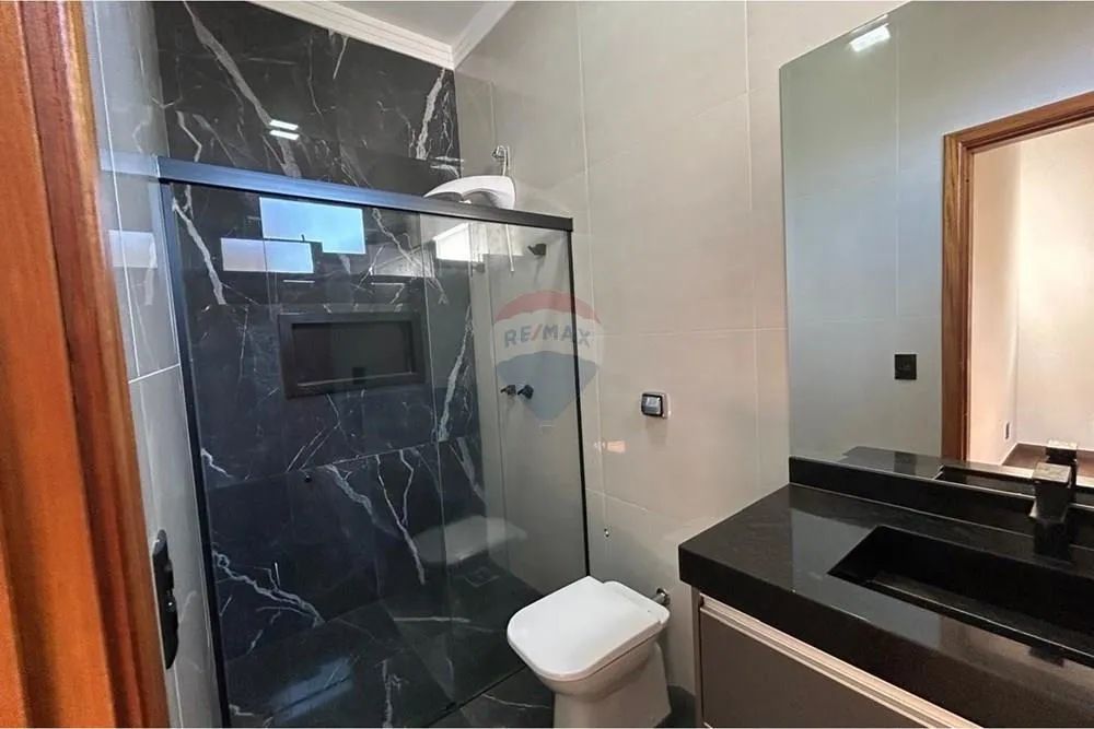 Viva com conforto: casa completa e moderna no Veneza - Foto 2