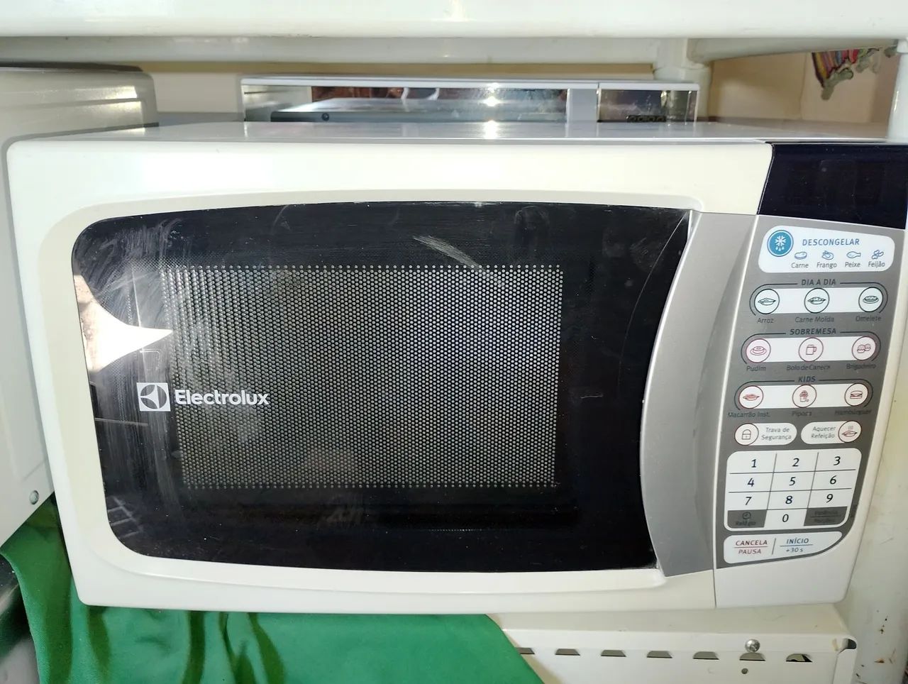 Microonda Eletrolux mtd30 20litros - Foto 3