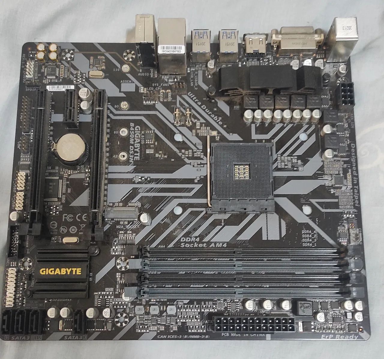 Placa mãe b450m Gigabyte 