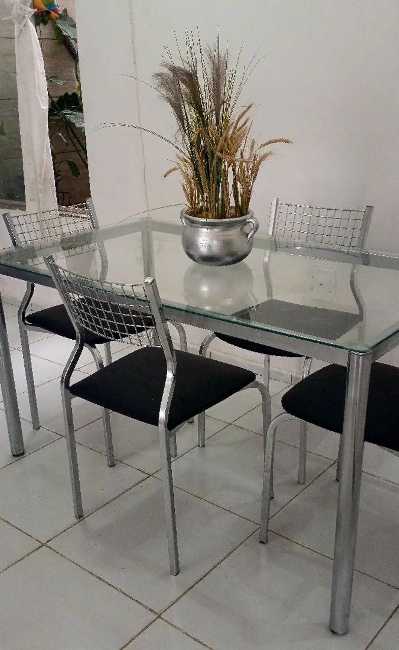 Mesa de Vidro com 4 Cadeiras  - Foto 4