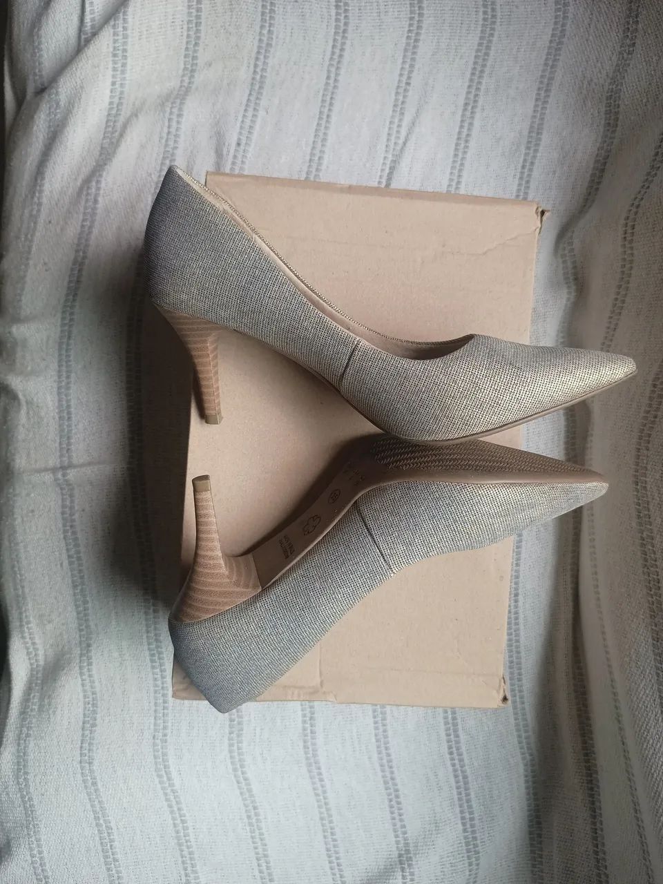Scarpin Dourado  - Foto 5