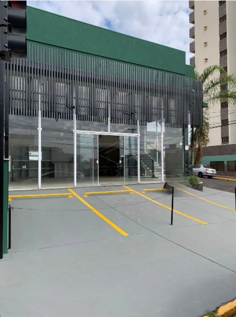 EXCELENTE IMÓVEL COMERCIAL EM LOCALIZAÇÃO PRIVILEGIADA