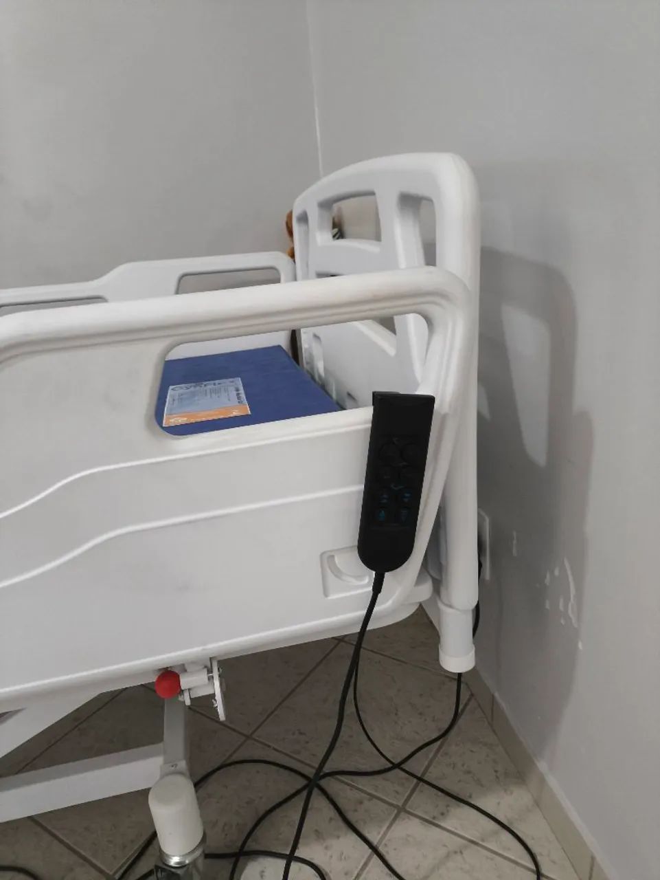 Cama hospitalar elétrica branca - Foto 5