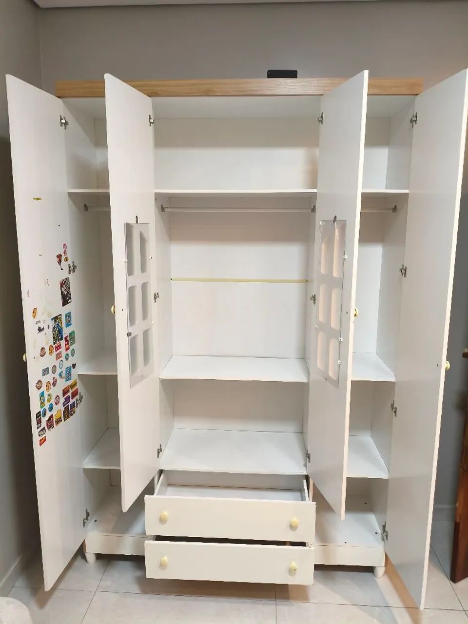 Guarda roupa usado bem conservado.