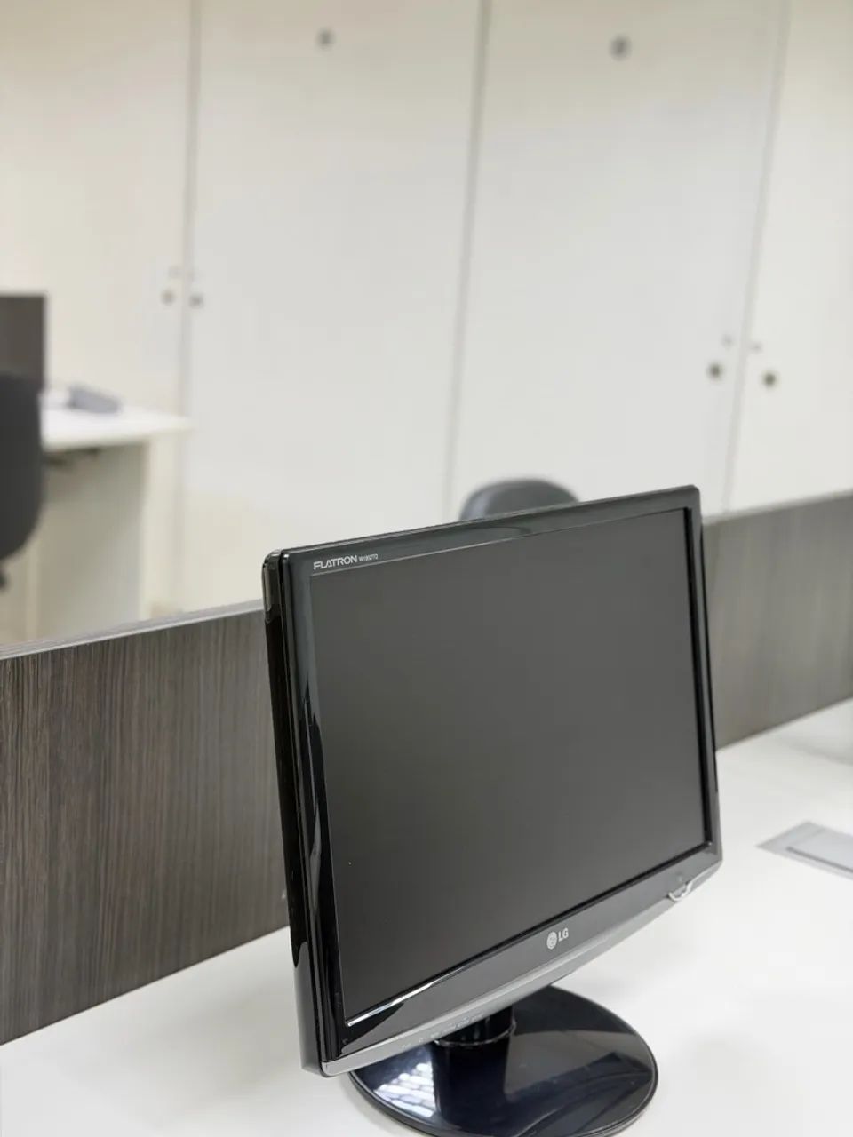 Kit 2 Monitores LG Flatron W1952TQ-PF 19 Polegadas - Foto 4