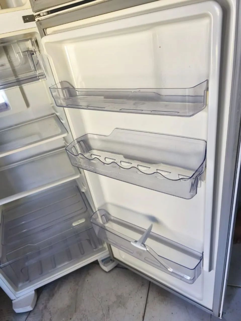 Geladeira Electrolux 330L Frost Free semi nova - Geladeiras e