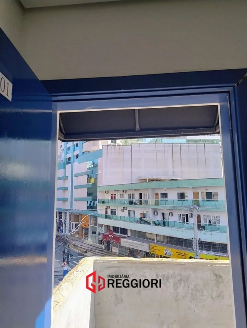 EXCELENTE LOCALIZAÇÃO SALA COM 64,23M²