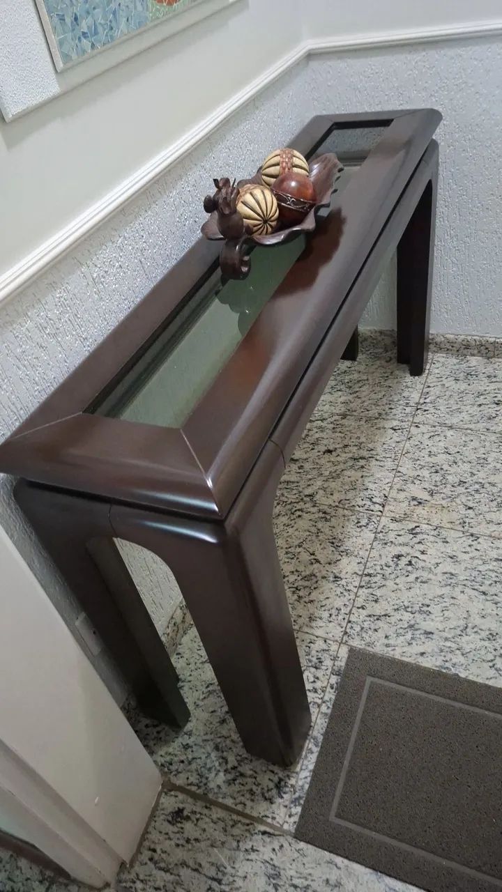 Aparador em madeira maciça em ótimo estado