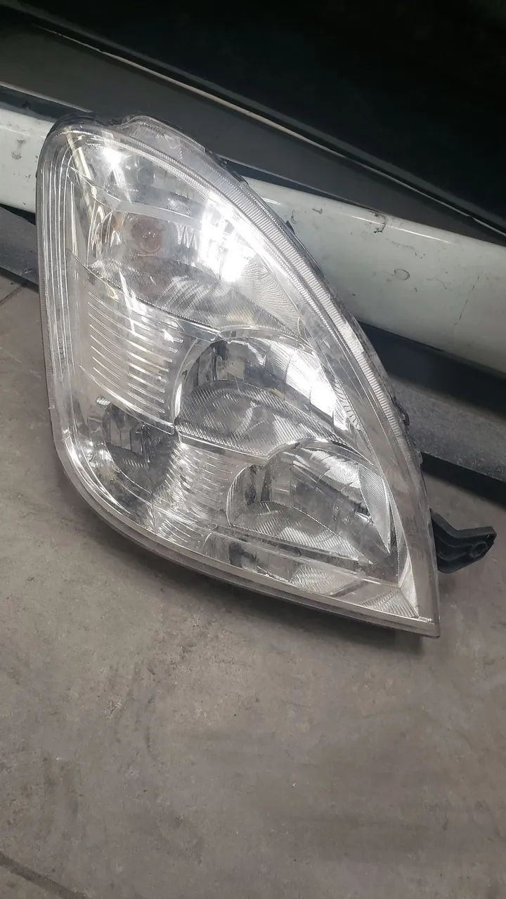 Farol iveco Daily lado passageiro 