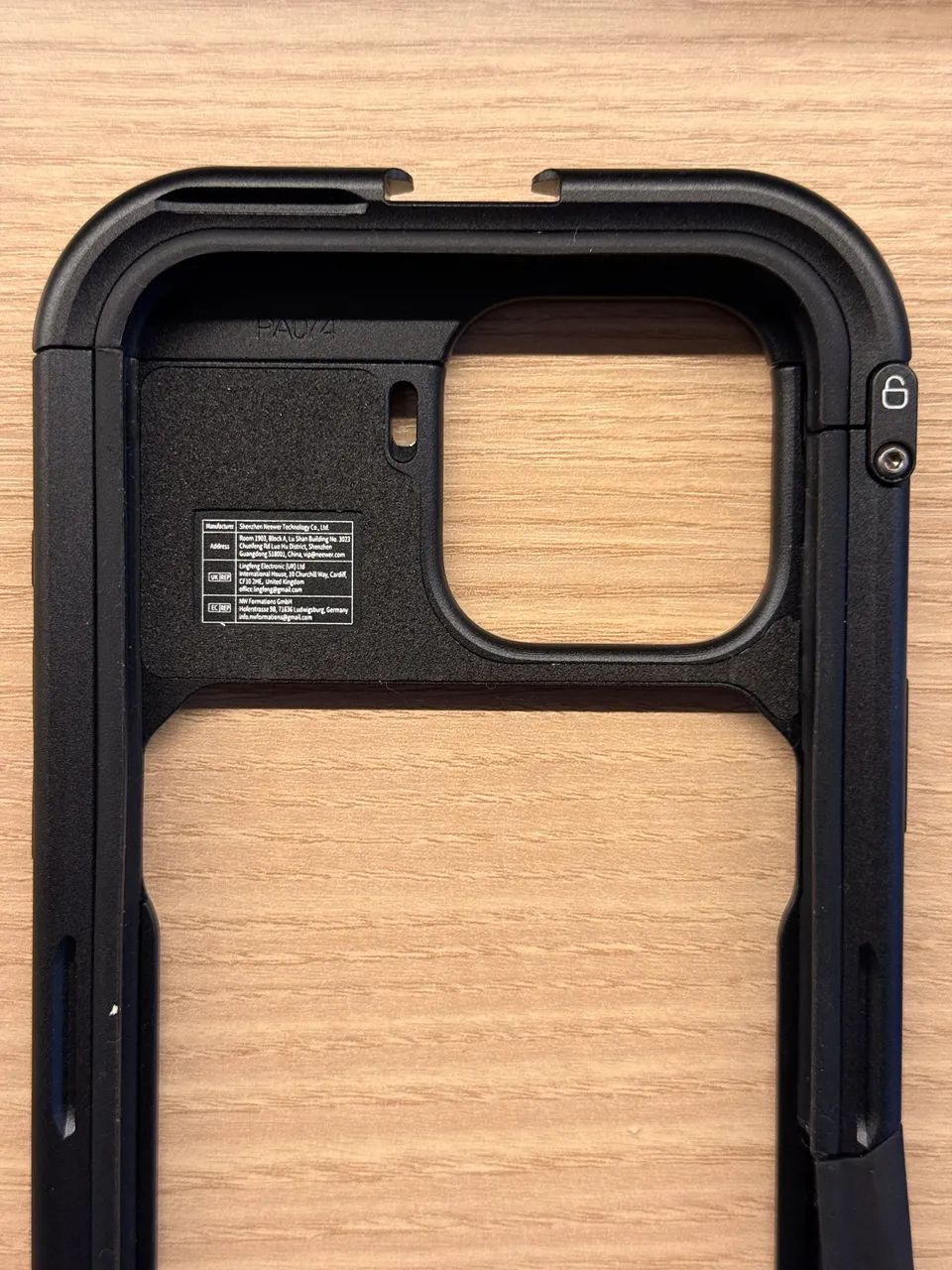 Cage iPhone 16 Pro Max