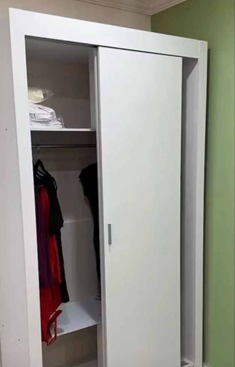Wardrobe493645512940595201