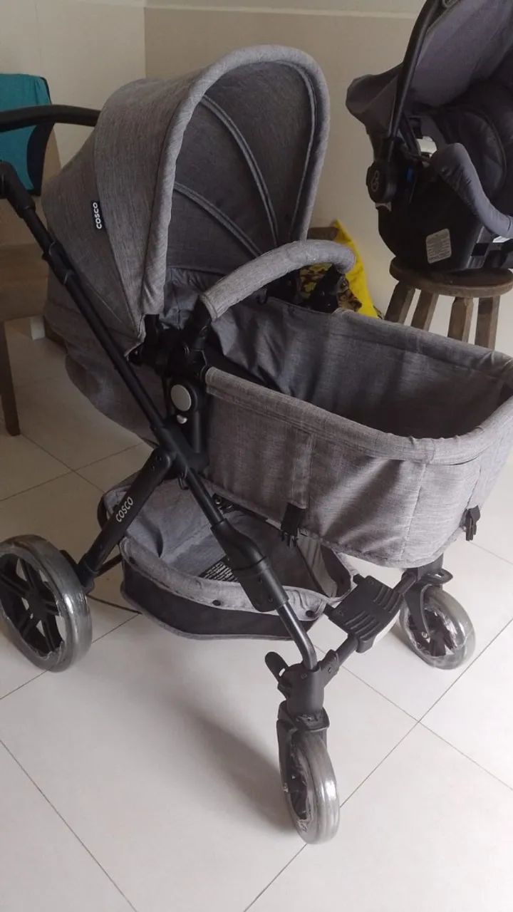 Carrinho de bebê Cosco 