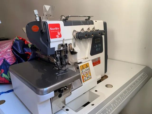  Máquina de Costura Industrial Semi Nova - Overlock SunSir