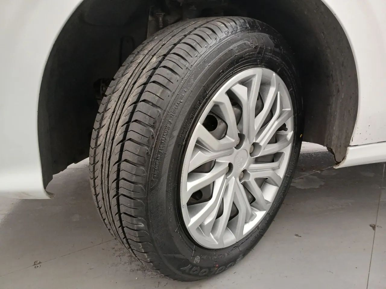 Fiat Cronos 1.0 6V Flex, foto 11 de 18