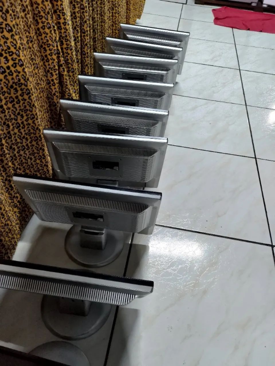 LOTE DE 9 MONITOR HP 17 POLEGADAS POR 800  - Foto 2