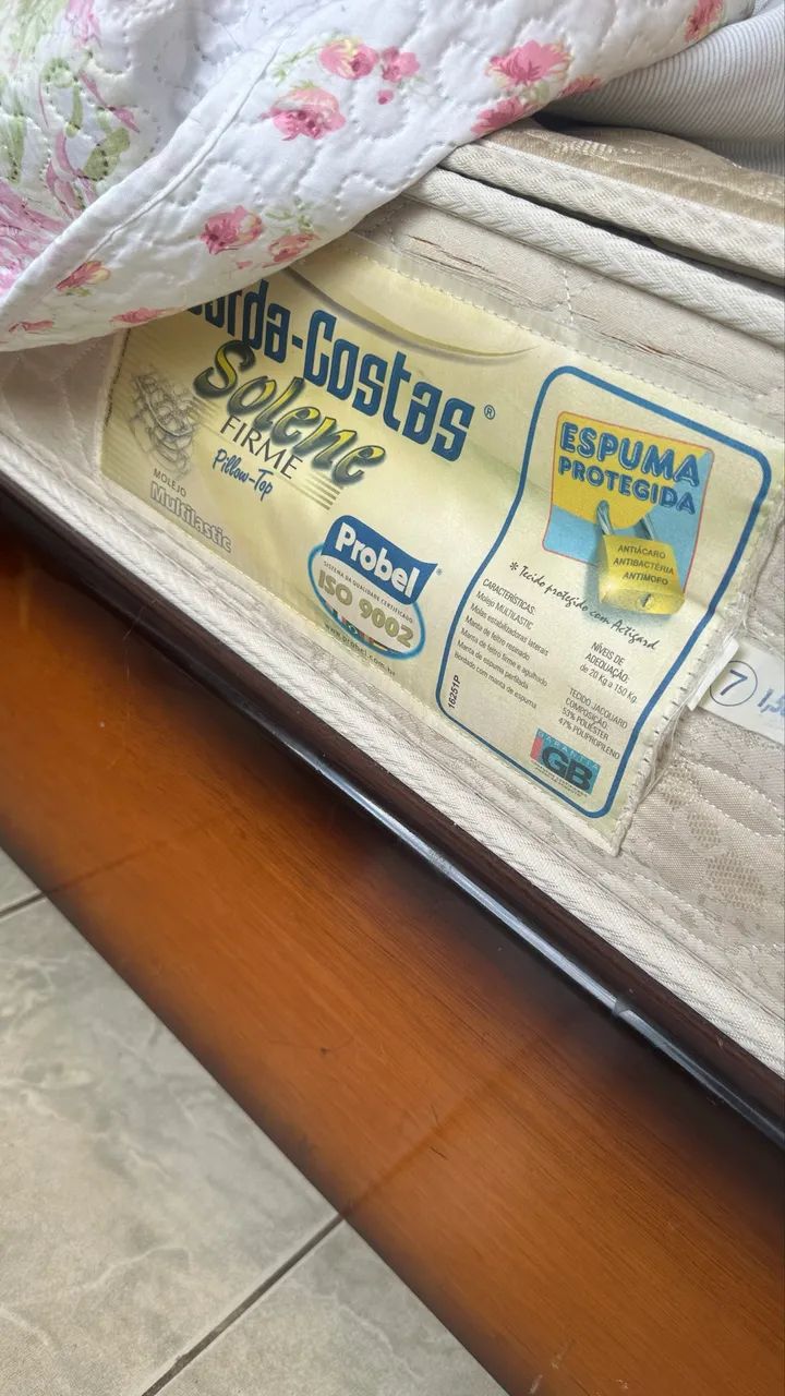 Cama de casal com colchão + 2 criados mudos e 1 espelho - Foto 5