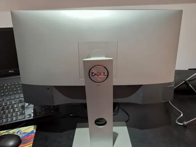 Monitor Dell U2419H com defeito