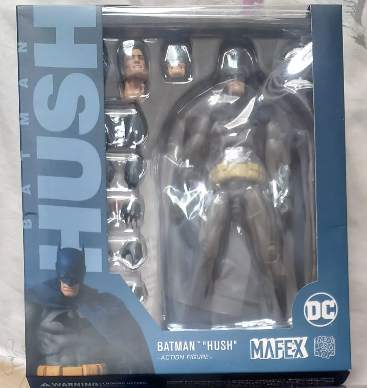 Batman hush mafex preto e cinza original. (preço negociável