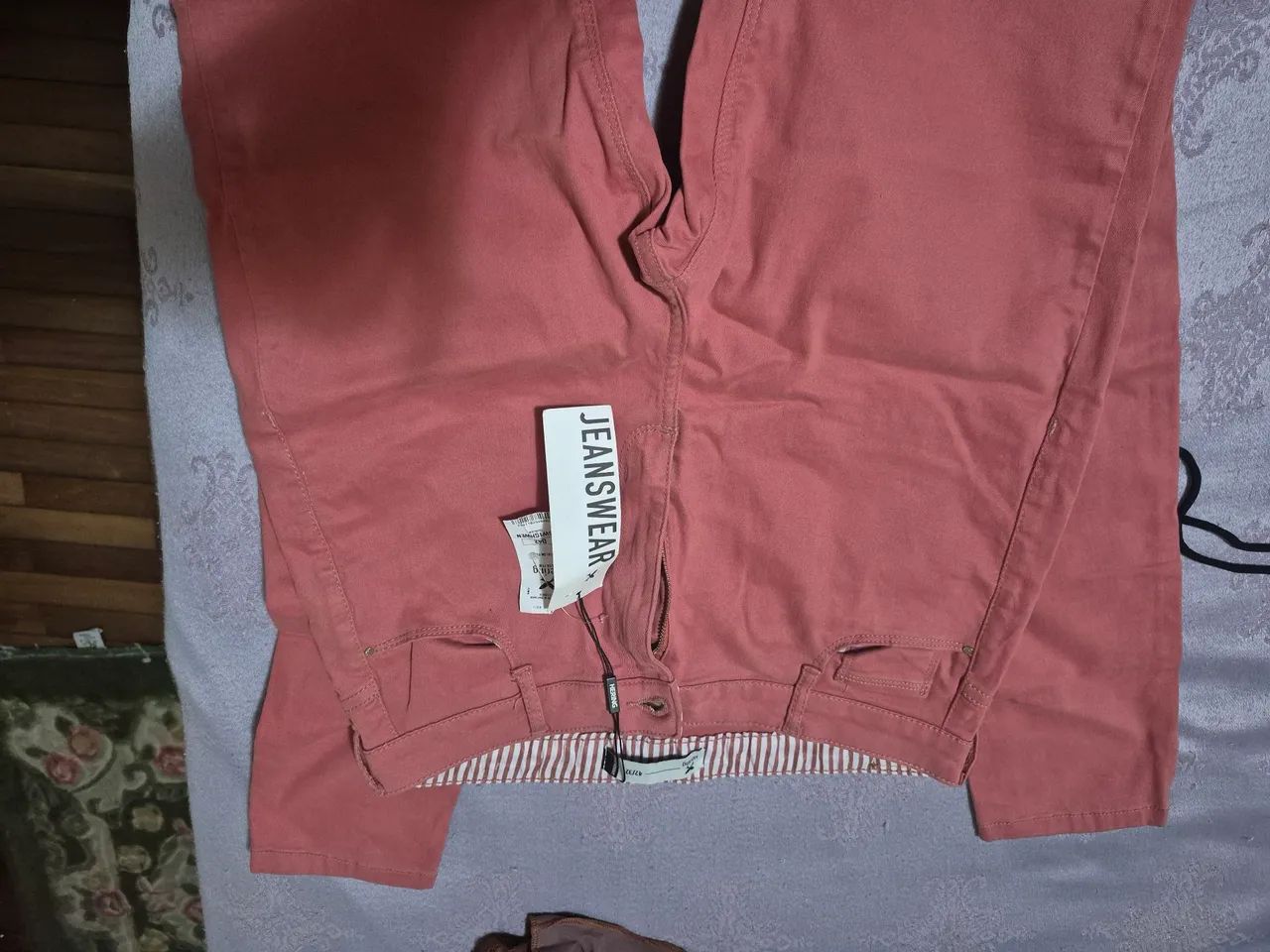 Calça Hering em sarja macia, tam.42. Nova. 60,00