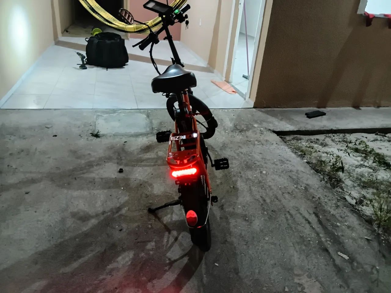 Bicicleta Elétrica Shineray (E-bike) semi-nova + Acessórios de brinde - Foto 5