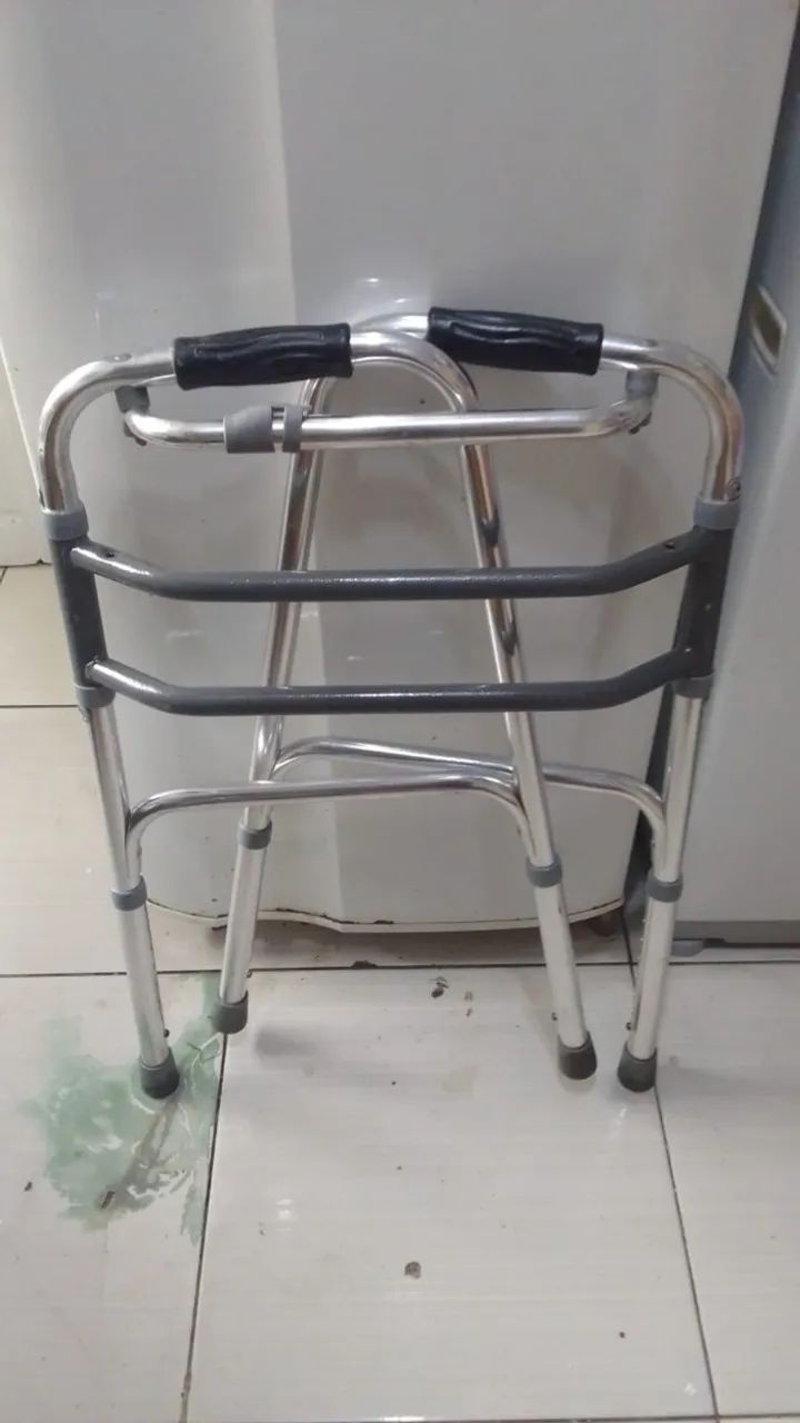 cadeira de rodas e caminhador  - Foto 5