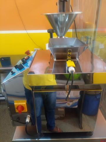 Máquina de salgados,coxinha bralyx - Foto 5