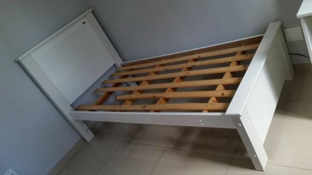 Cama solteiro madeira branca com colchão Ortobom, tudo em ótimo estado de conservação - Foto 3