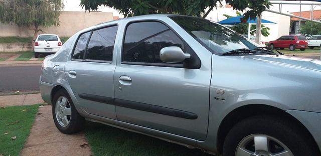 Renault Clio sedã completo