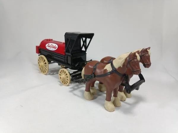 Linda Carroça com dois Cavalos e um Tanque - tema da True Value, loja de ferramentas - Foto 3