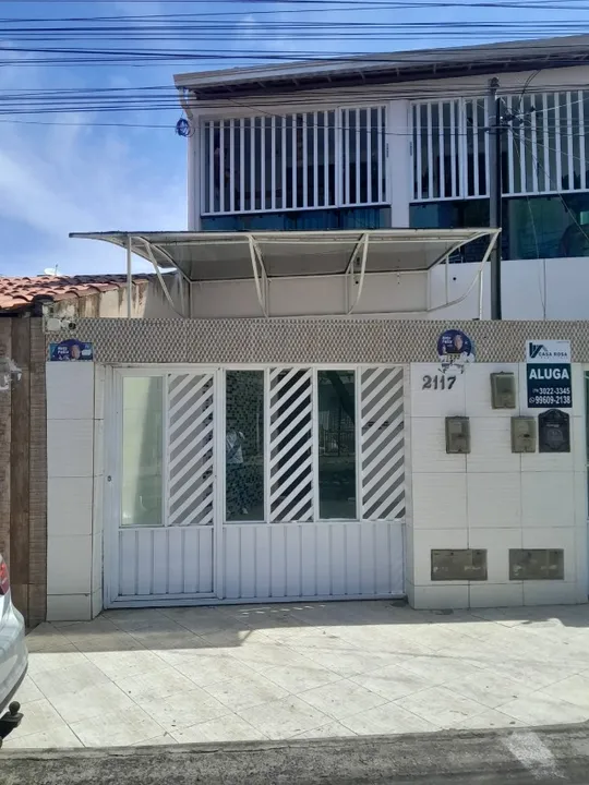 VENDE-SE CASA DE DOIS PAVIMENTOS NA AV. É DEZIO VIERA DE MELO - BAIRRO PEREIRA LOBO