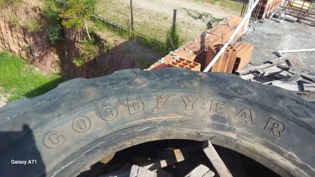 pneu traseiro reroescavadeira JCB 16.9x24 - Foto 5