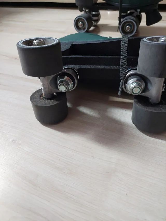 Patins Retrô 4 rodas T: 35 - Foto 3