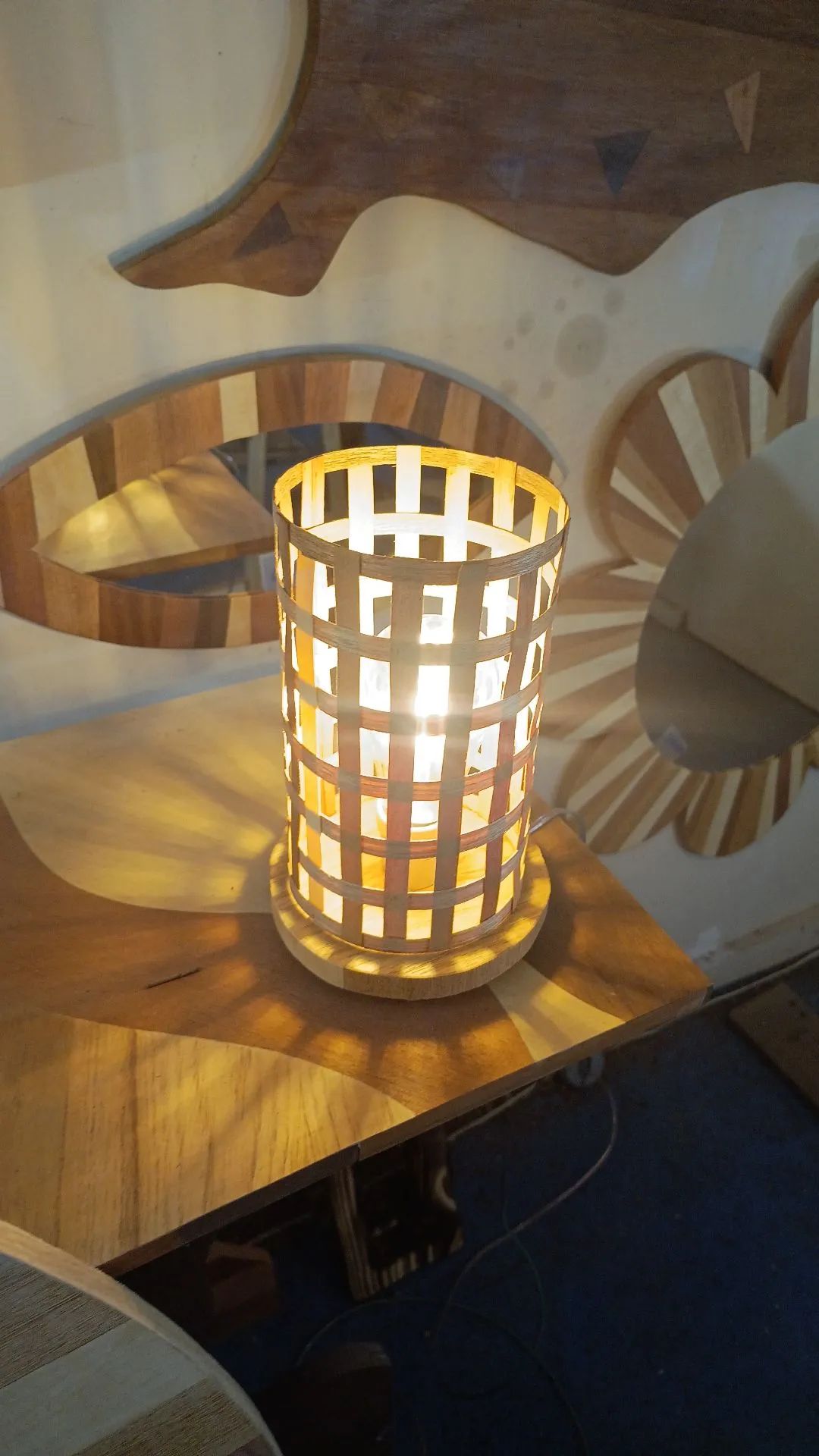 Luminária de Mesa em Madeira - Estilo Rústico - Foto 4