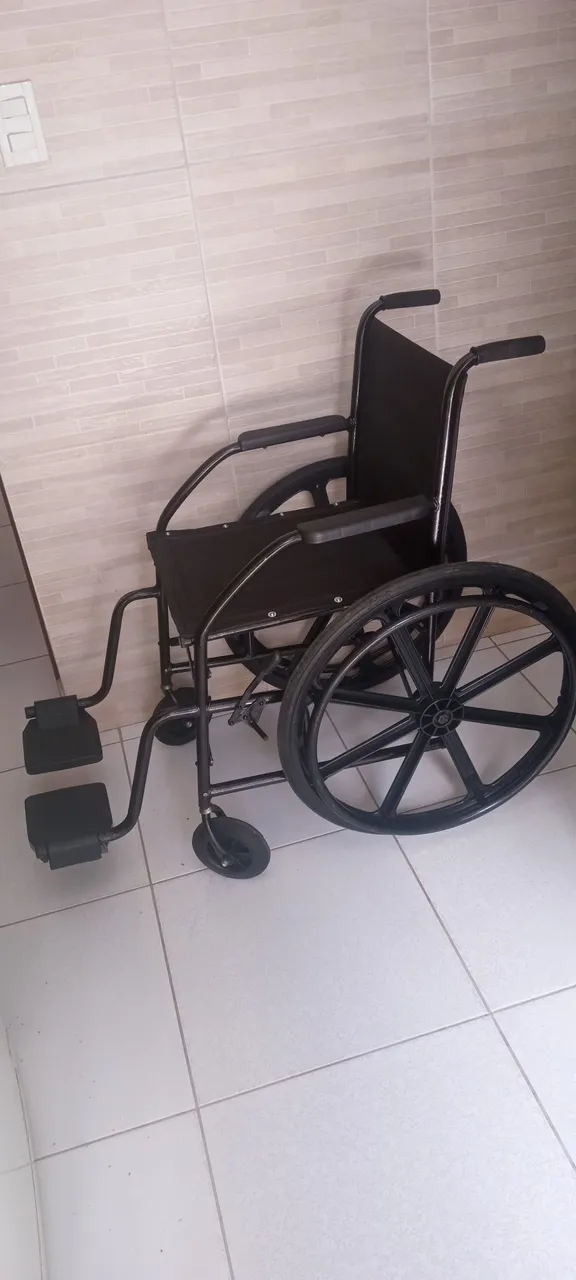 Cadeira de rodas dobrável em 05x no cartão