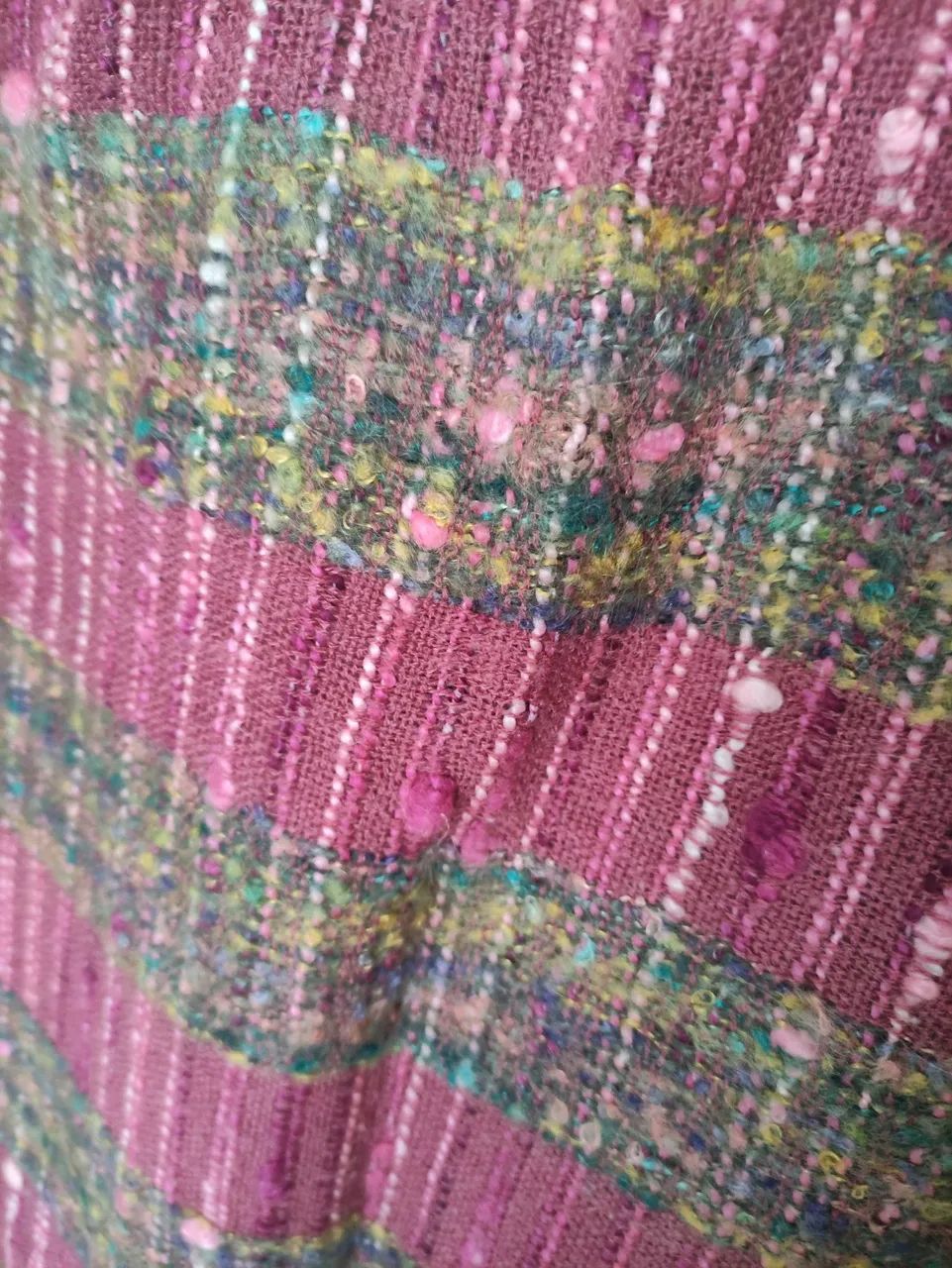 Linda echarpe de tecido misto com detalhes em franja - Foto 3