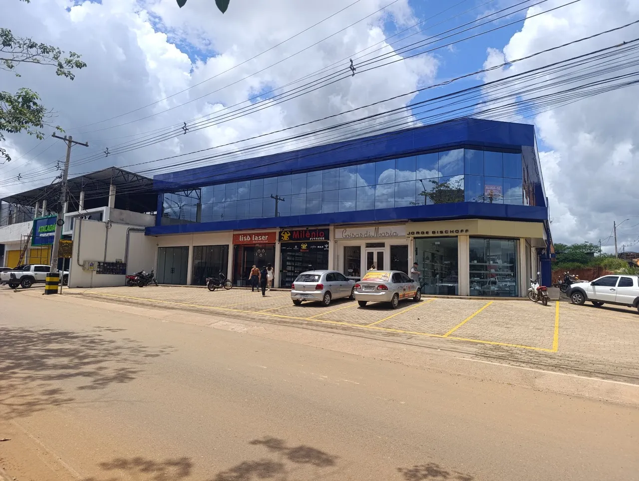 Aluga-se salas comerciais na Av. Dos ipês, B. Cidade Jardim próx ao Shopping, Parauapebas