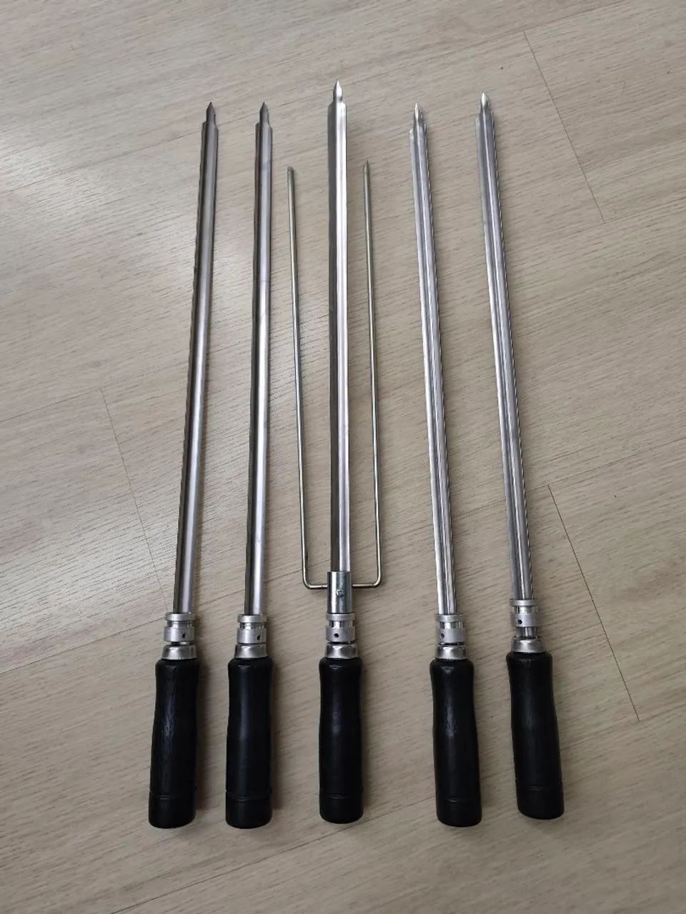 Churrasqueira Elétrica Arke Vitta Smart 5 110V rotativo com 5 espetos + 3  grelhas  - Foto 4