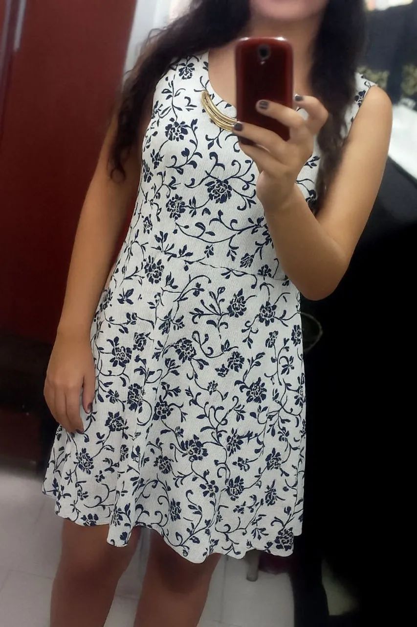 Vestido floral branco e preto