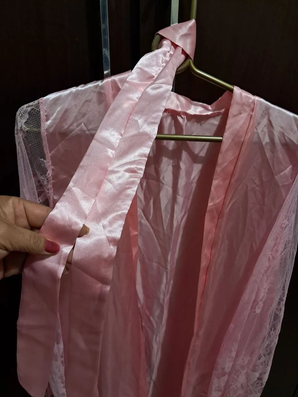 Robe de Cetim Rosa com Detalhe em Renda - Foto 2