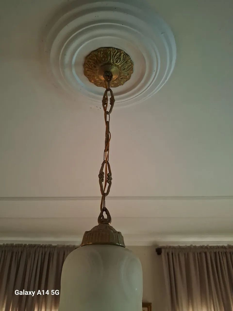 Lustre em bronze com Cúpula de Vidro - Foto 3
