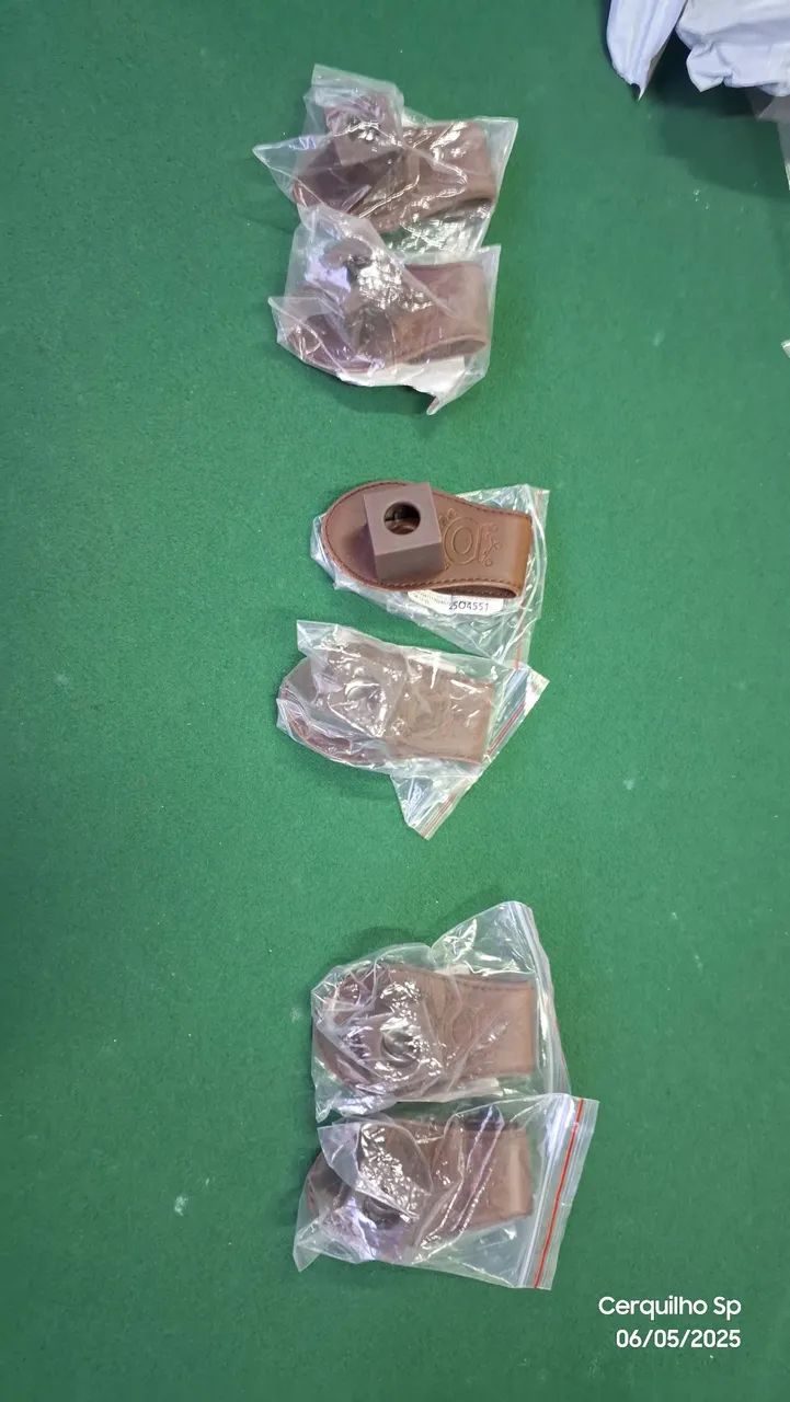 Porta giz de sinuca em couro com imã  - Foto 4
