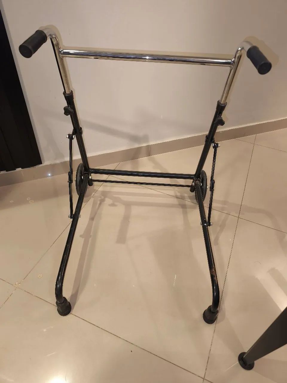 Andador com Rodas - Conforto e Segurança - Foto 4
