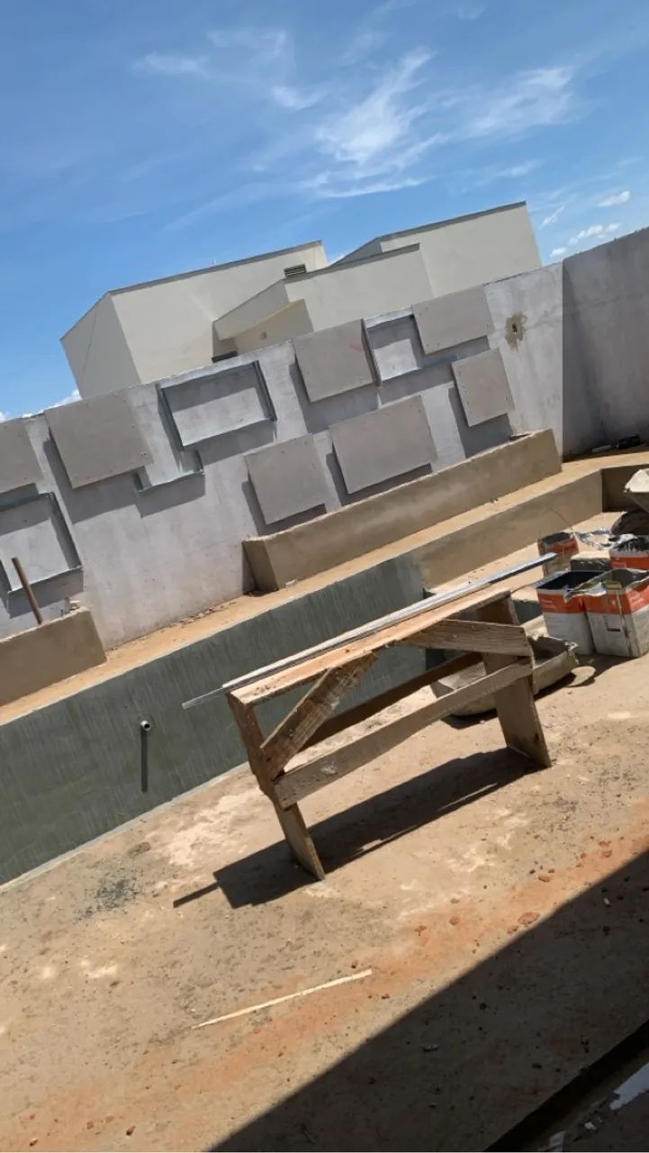 Muro decorado com placas cimenticia 